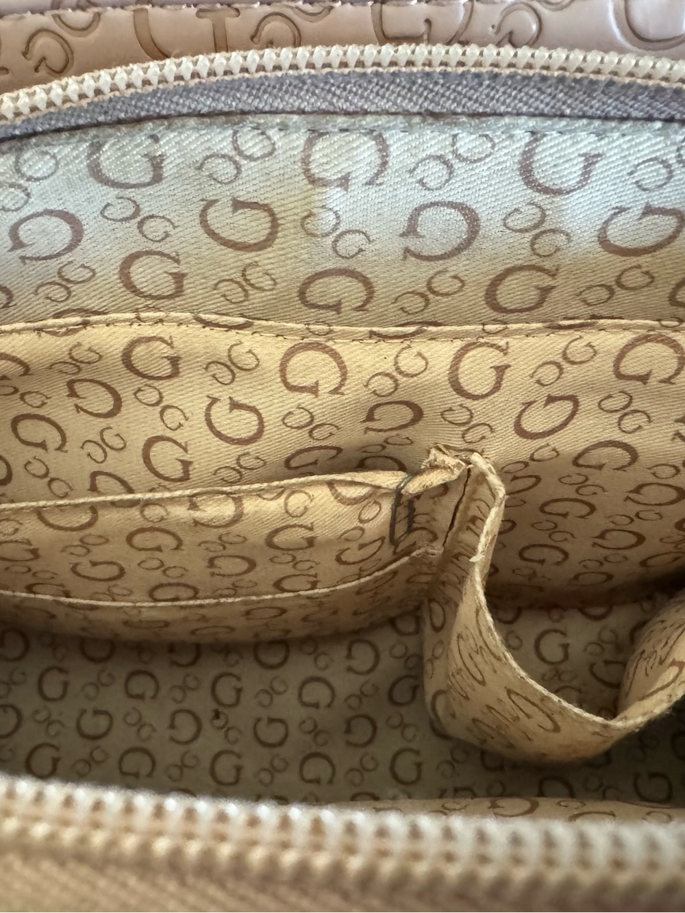 Guess Dusty Mauve Logo Satchel
Crossbody Bag Y2K Monogram Lock
Closure (EUC) - Picture 5 of 13